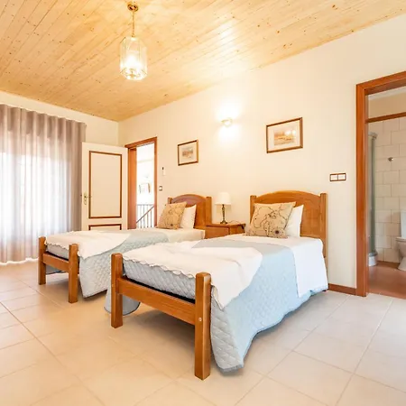 Semesterbostad River View House *