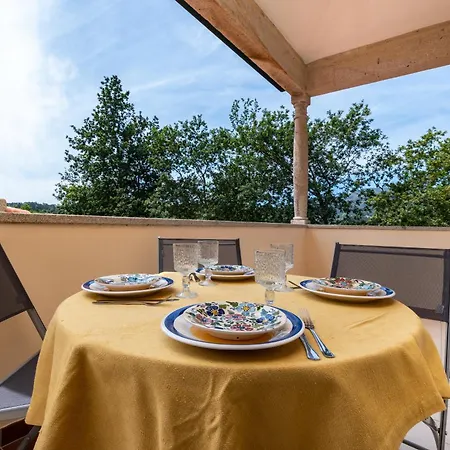 Semesterbostad River View House