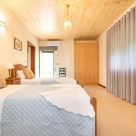 Semesterbostad River View House